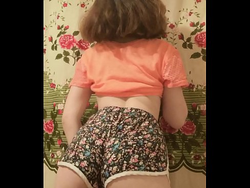❤️ Nwa ọhụrụ sexy na-eyipụ uwe mkpirisi ya na igwefoto ❌  Ihe na-akpali agụụ mmekọahụ n'ụlọ  ❌